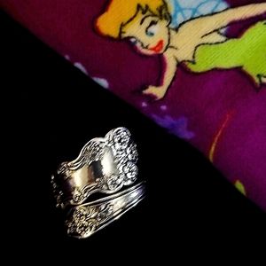 BNIB SILVER TONE ANTIQUE STYLE RING